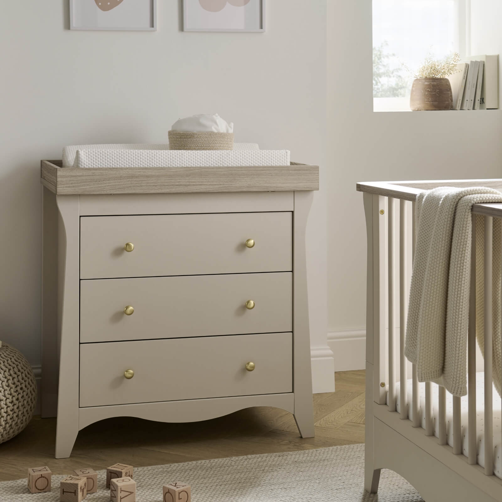 Clara deals changing table