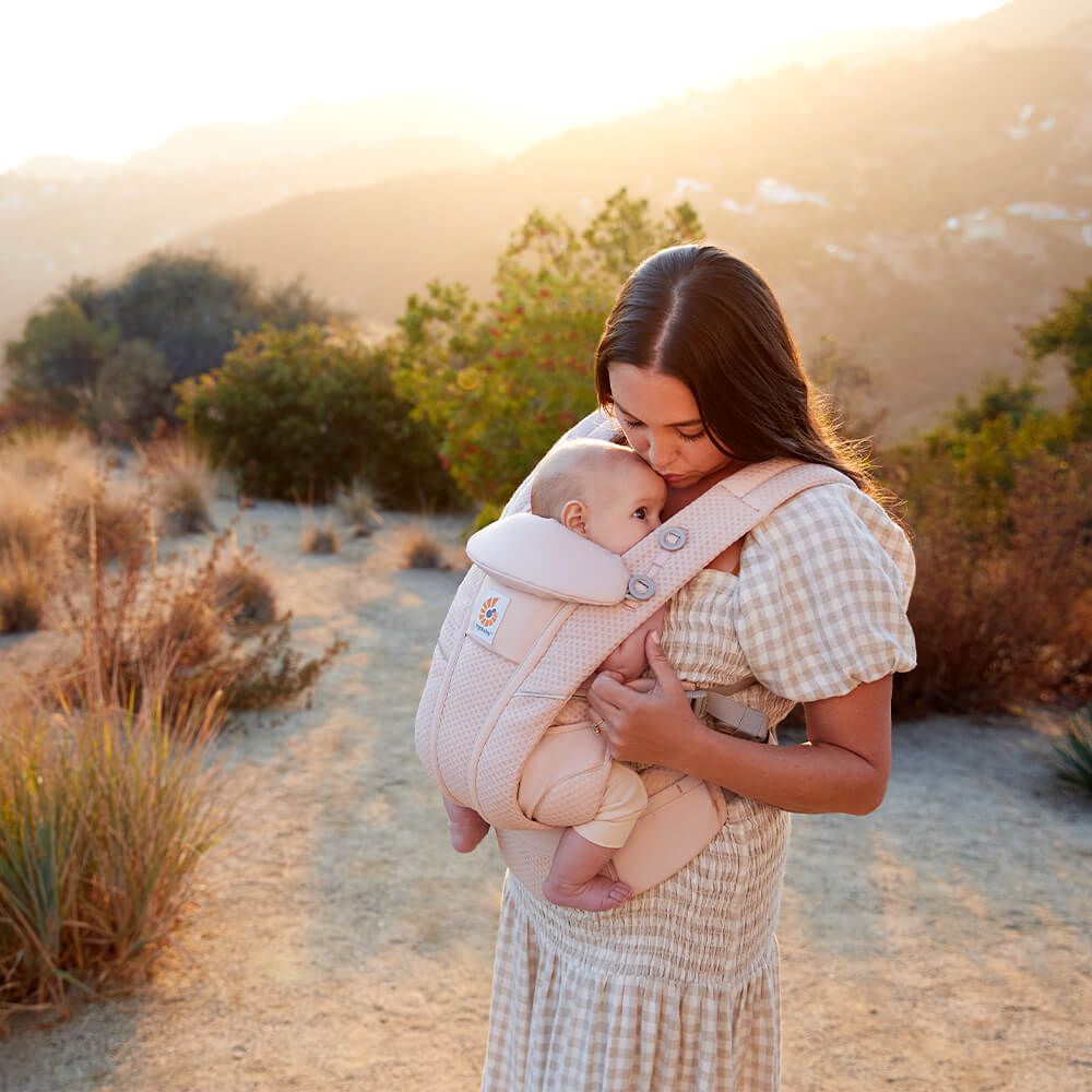 Ergobaby Omni Breeze Baby Carrier | Papoose | Baby Wearing | Pink